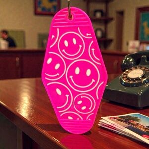 Handmade Pink Smiley Face Keychain – Bright Retro Happy Charm